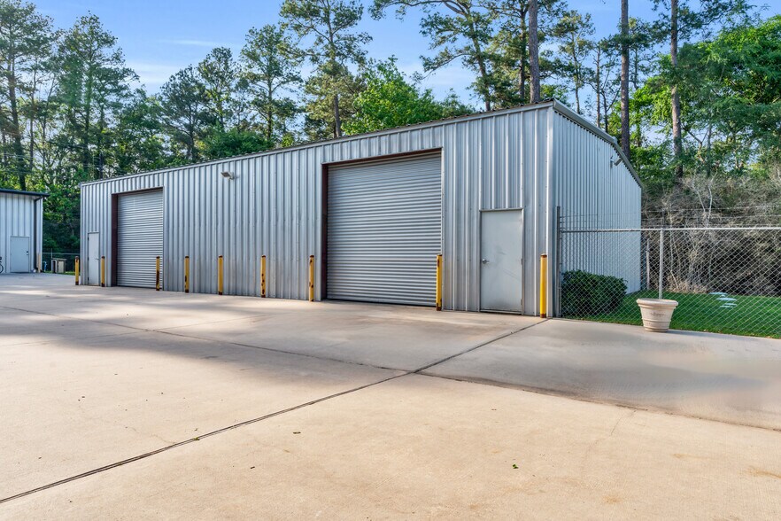 More Photos Of 923 Weisinger Dr, Magnolia Warehouse For Lease