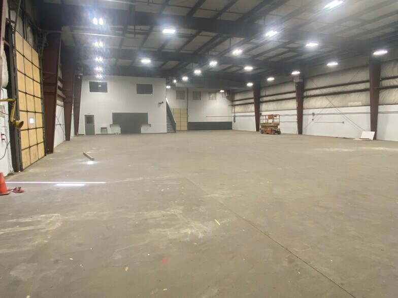 More Photos Of 45 Bodwell St, Avon Distribution For Lease