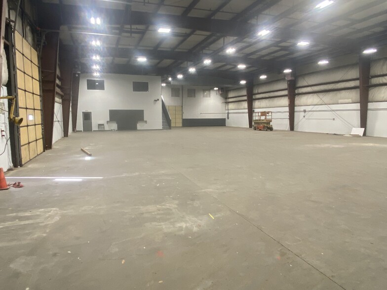 More Photos Of 45 Bodwell St, Avon Distribution For Lease