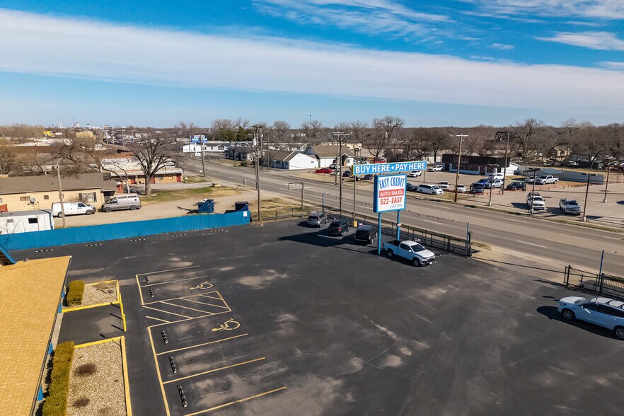 More Photos Of 3101 S Broadway St, Wichita Freestanding For Sale