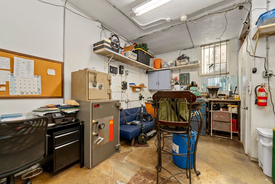 More Photos Of 1213-1223 S Pacific Coast Hwy, Redondo Beach Storefront For Sale