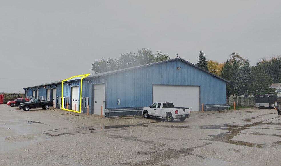 Primary Photo Of 470 Jennings Dr, Lake In The Hills Service For Lease