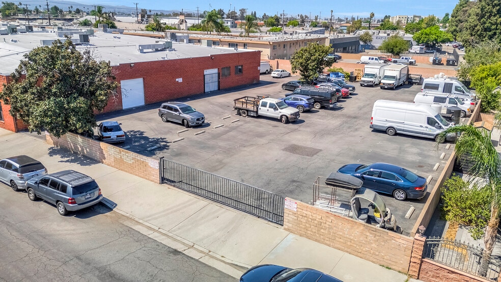 More Photos Of 13333-13345 Saticoy St, North Hollywood Warehouse For Lease