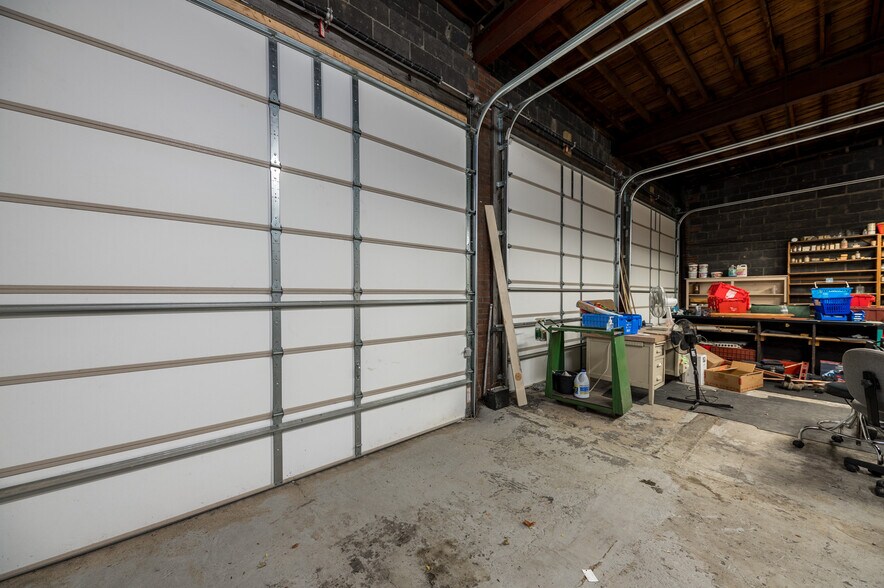 More Photos Of 303-305 Merchant St, Fairmont Showroom For Sale