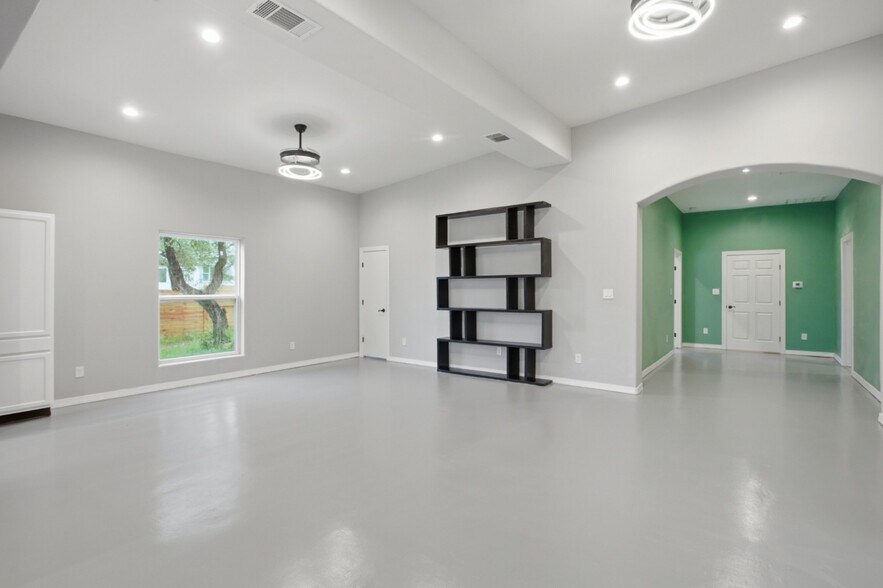 More Photos Of 17621 Stacey Ln, Lago Vista Lodge Meeting Hall For Lease