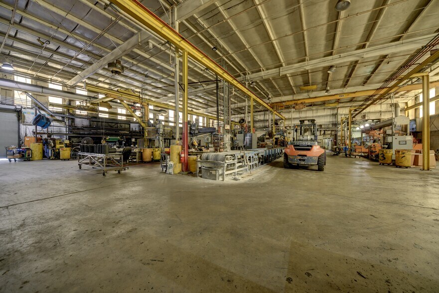More Photos Of 1901 Longwood Dr, Brenham Manufacturing For Sale