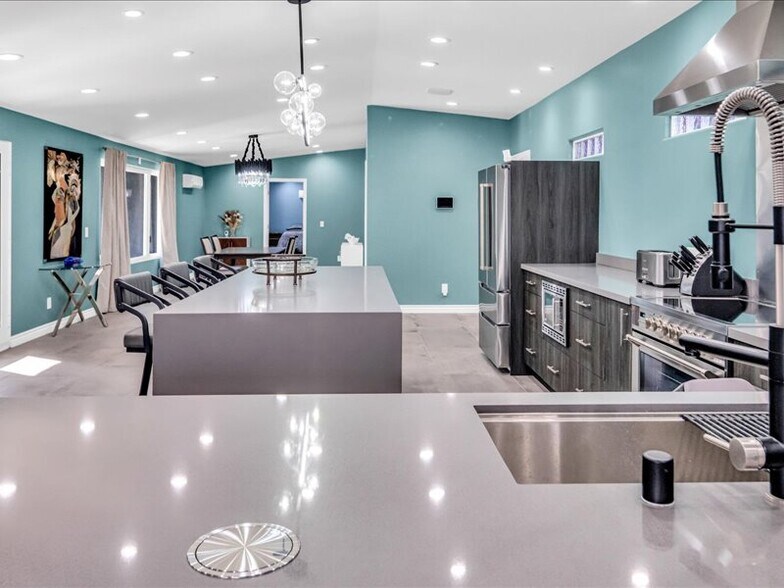 More Photos Of 535 S Warm Sands Dr, Palm Springs Hotel For Sale