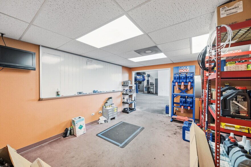 More Photos Of 10855 Irma Dr, Northglenn Warehouse For Sale