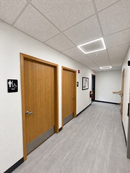 More Photos Of 310 Ohio St, Oshkosh Office For Sale