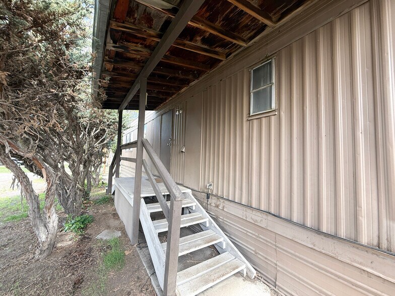 More Photos Of 972 S Main St, Prineville Flex For Sale