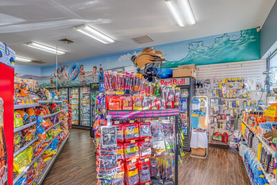 More Photos Of 2325 S Woodlands Village Blvd, Flagstaff Service Station For Sale