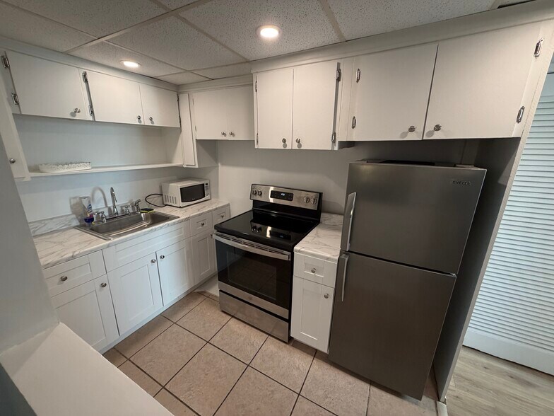 More Photos Of 105 NE 16th Ter, Fort Lauderdale Apartments For Sale