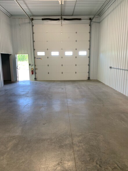 More Photos Of 4389 N Long Rd, Columbus Service For Lease