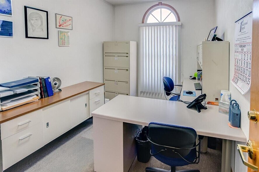 More Photos Of 824 N Market St, Waterloo Medical For Sale