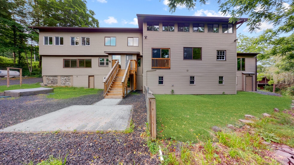 More Photos Of 220 Silver Lake Rd, Dingmans Ferry Office For Sale