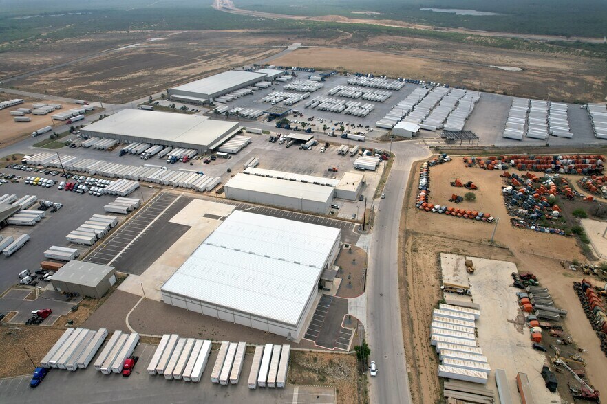 More Photos Of 13609 Evolution Lp, Laredo Warehouse For Lease