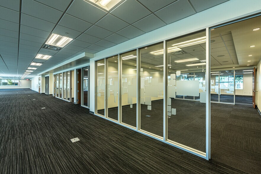More Photos Of 8990 W Glendale Ave, Glendale Office For Sale