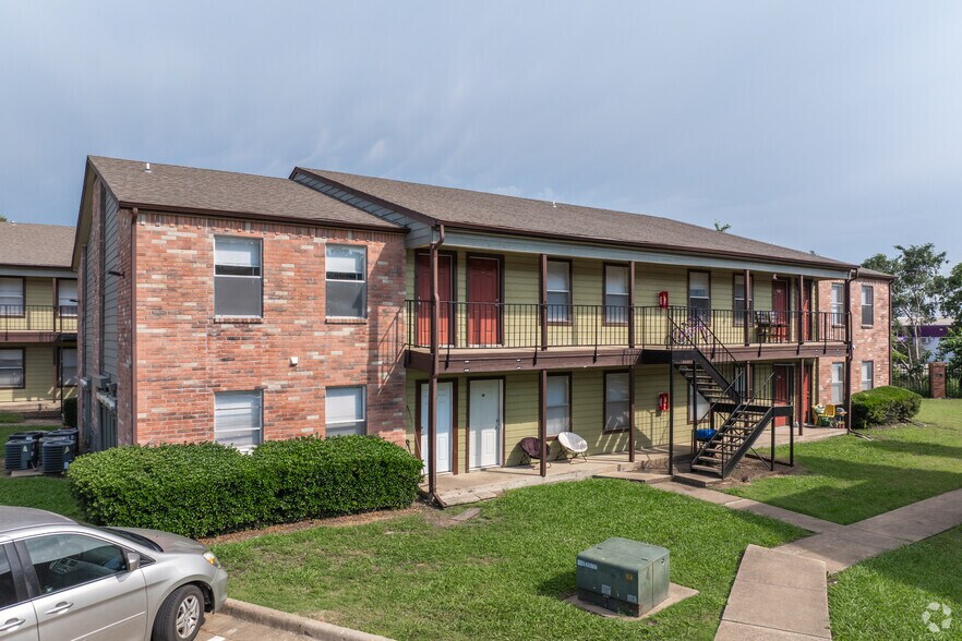More Photos Of 1600 LaSalle Dr, Sherman Apartments For Sale