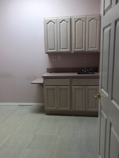 More Photos Of 4140 Woodmere Park Blvd, Venice Medical For Lease