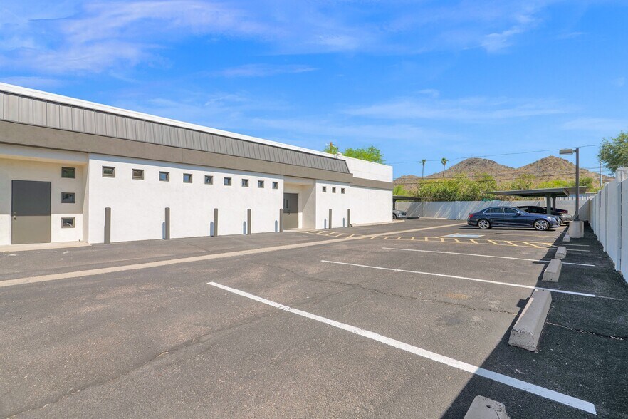 More Photos Of 334 E Hatcher Rd, Phoenix Medical For Sale