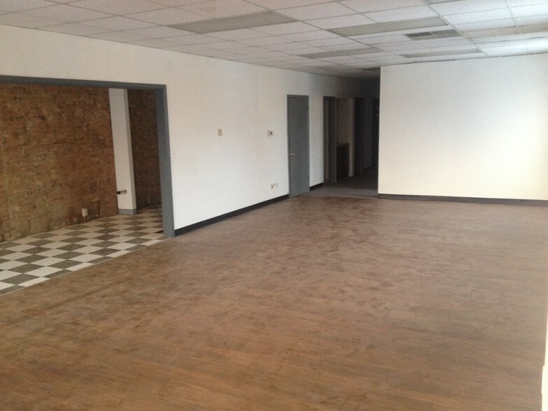 More Photos Of 2181 Central Pky, Cincinnati Loft Creative Space For Lease