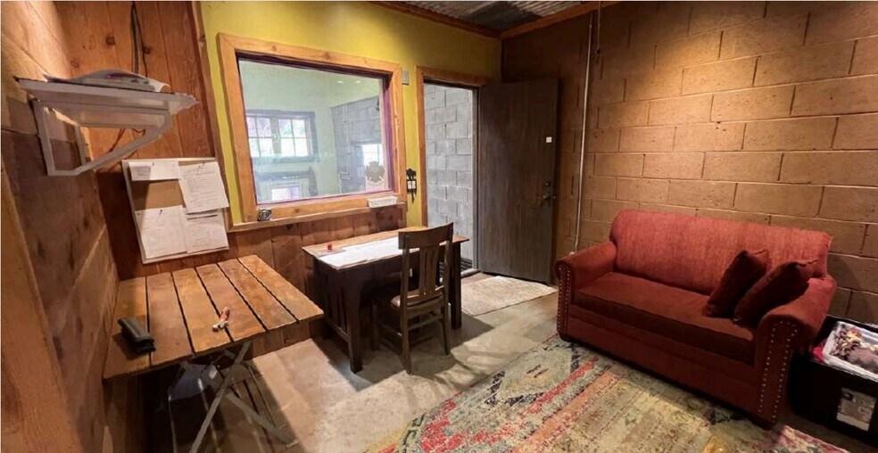 More Photos Of 90 Brewer Rd, Sedona Light Manufacturing For Lease