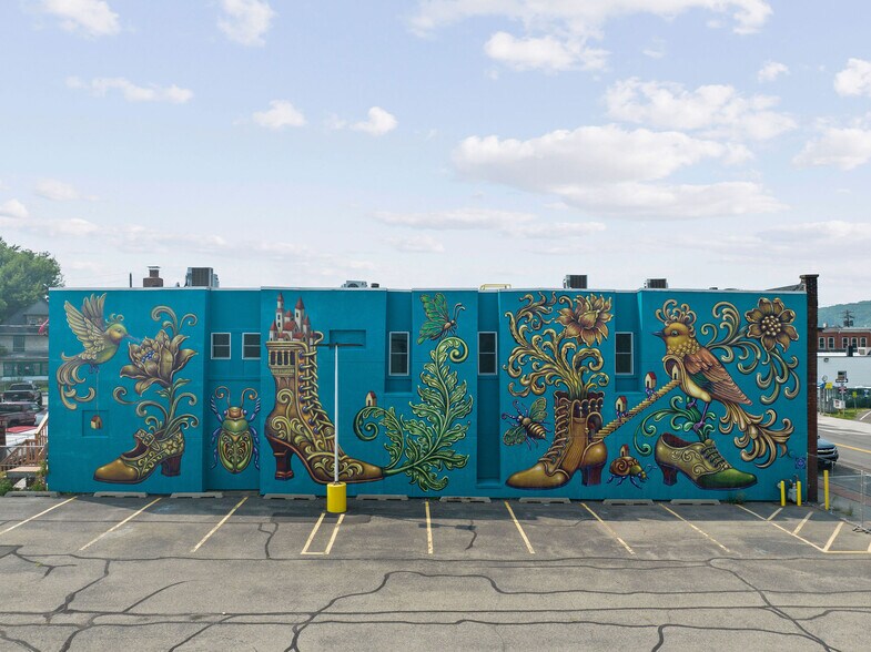 More Photos Of 214-218 Main St, Johnson City Storefront For Lease