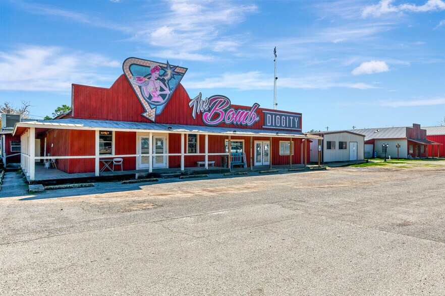 More Photos Of 321 Kolle Road, Inez General Retail For Sale