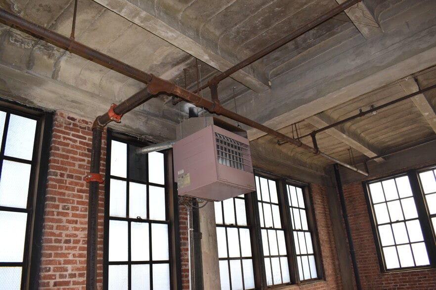 More Photos Of 600 Aisquith St, Baltimore Warehouse For Sale