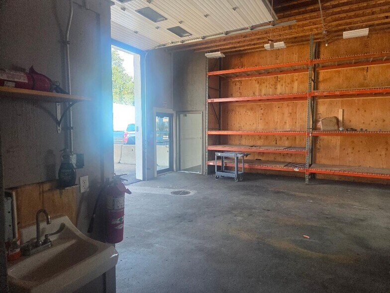 More Photos Of 50 Union Ave, Sudbury Warehouse For Lease