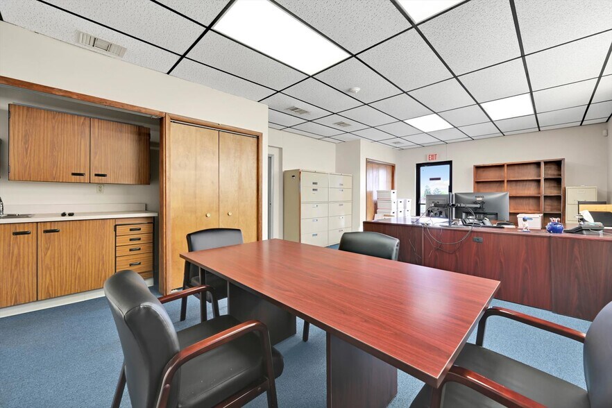 More Photos Of 2014 Laubach Ave, Northampton Office For Sale