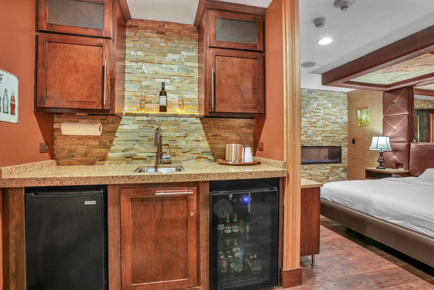 More Photos Of 16W621 S Frontage Rd, Willowbrook Hotel For Sale