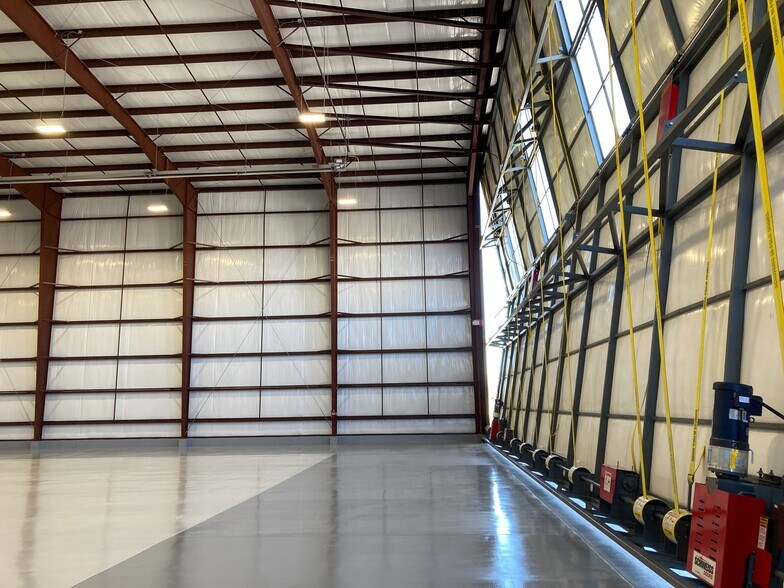 More Photos Of 540 Airport St, Gypsum Airplane Hangar For Sale