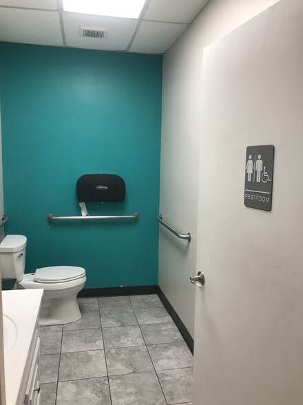 More Photos Of 13555 Automobile Blvd, Clearwater Medical For Lease