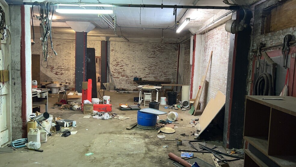 More Photos Of 507 4th St, Springfield Self Storage For Sale