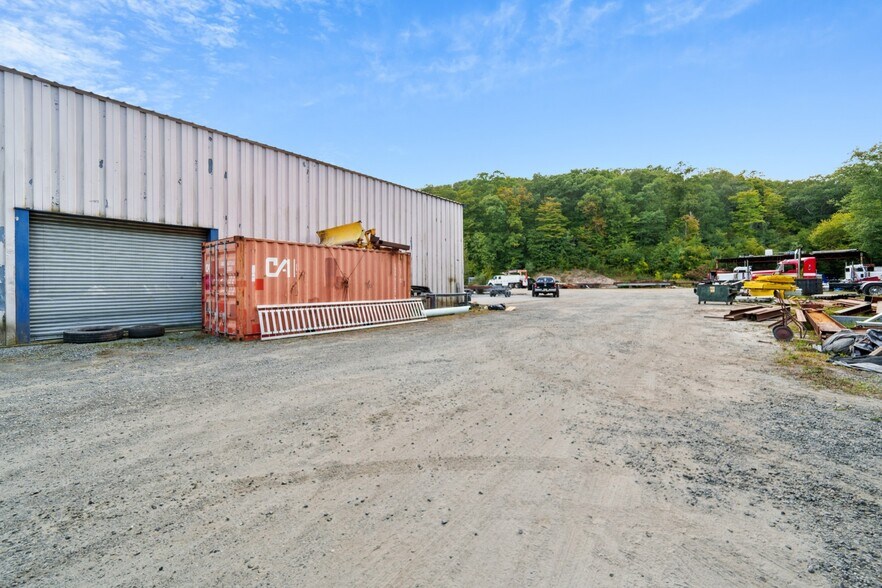 More Photos Of 955 Burnt Meadow Rd, Hewitt Manufacturing For Sale