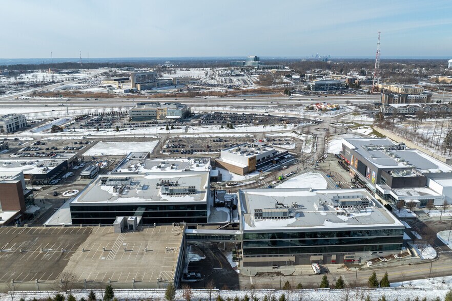 More Photos Of 200 Park Ave, Beachwood Office For Lease