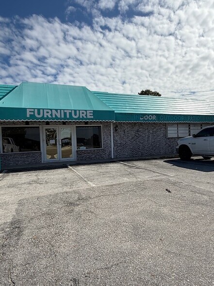 Primary Photo Of 6807 Tamiami Trl, Bradenton Freestanding For Lease