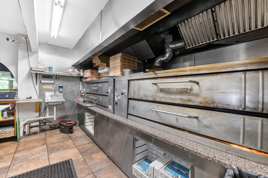 More Photos Of 204 W Madison St, Easton Storefront Retail Residential For Sale