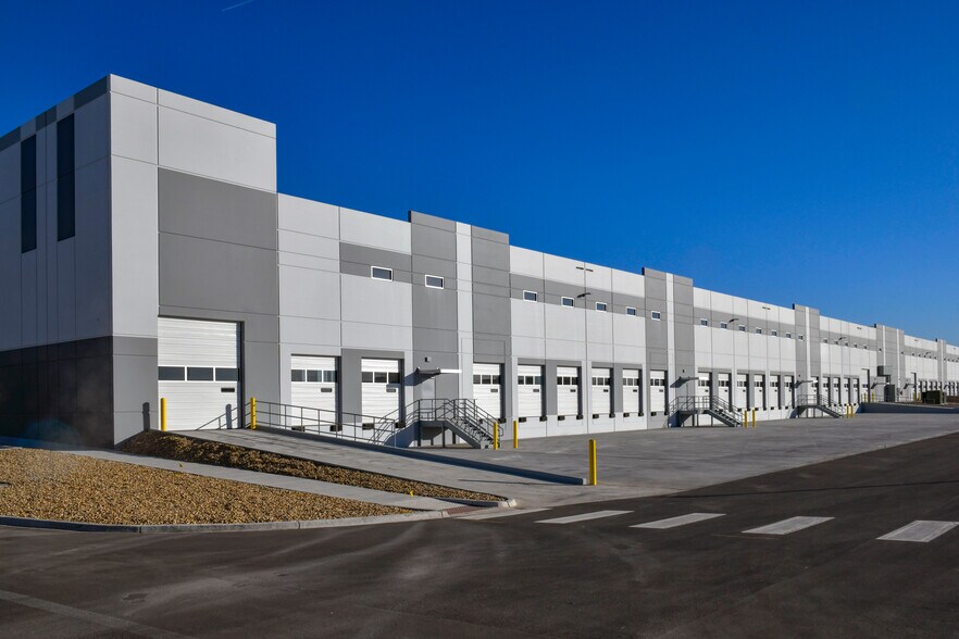 More Photos Of 17754 Spinnaker Way, Broomfield Unknown For Lease