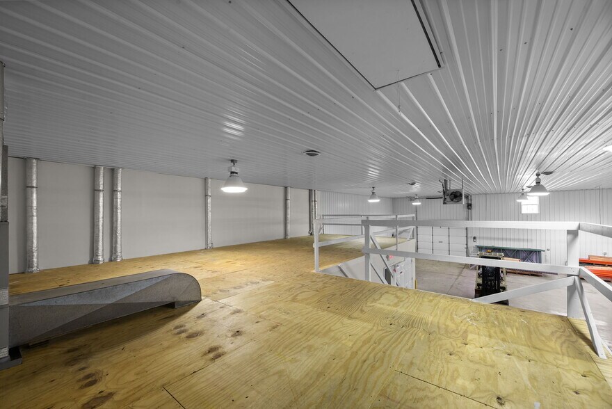 More Photos Of 1799 Alpine Dr, Clarksville Warehouse For Lease