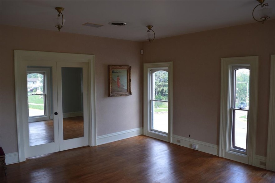 More Photos Of 138 1st St, Baraboo Office For Sale