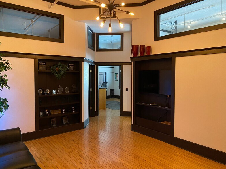 More Photos Of 1358 4th Ave, Rockford Office Residential For Sale