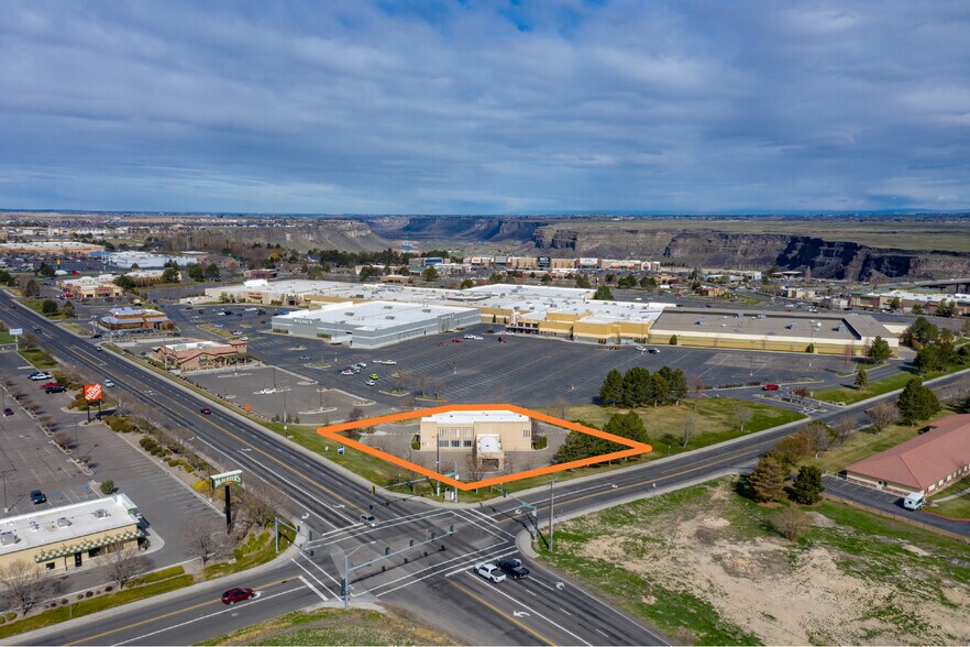 More Photos Of 1715 Pole Line Rd E, Twin Falls Bank For Sale