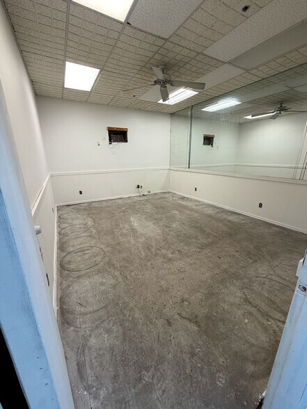 More Photos Of 1815 10th Ave N, Lake Worth Beach Warehouse For Lease