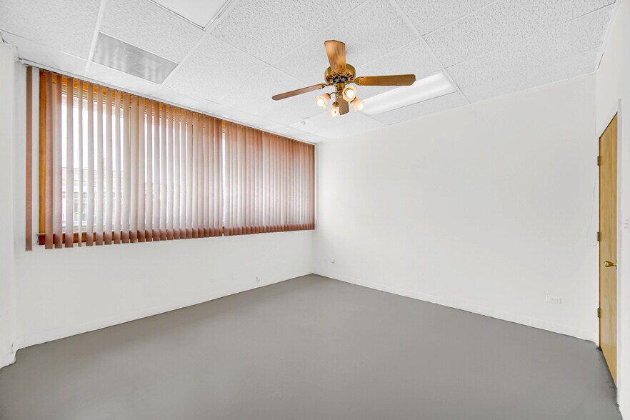 More Photos Of 2201 W Roosevelt Rd, Broadview Office For Sale