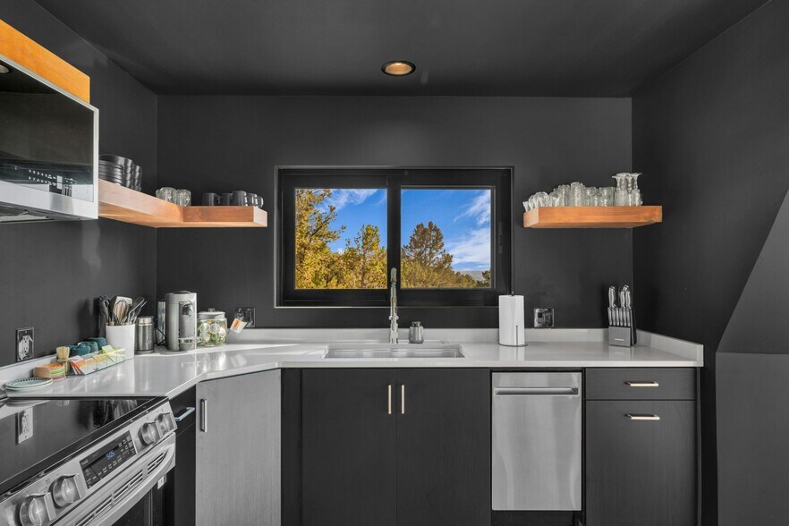 More Photos Of 360 Overlook ln, Glendale Specialty For Sale