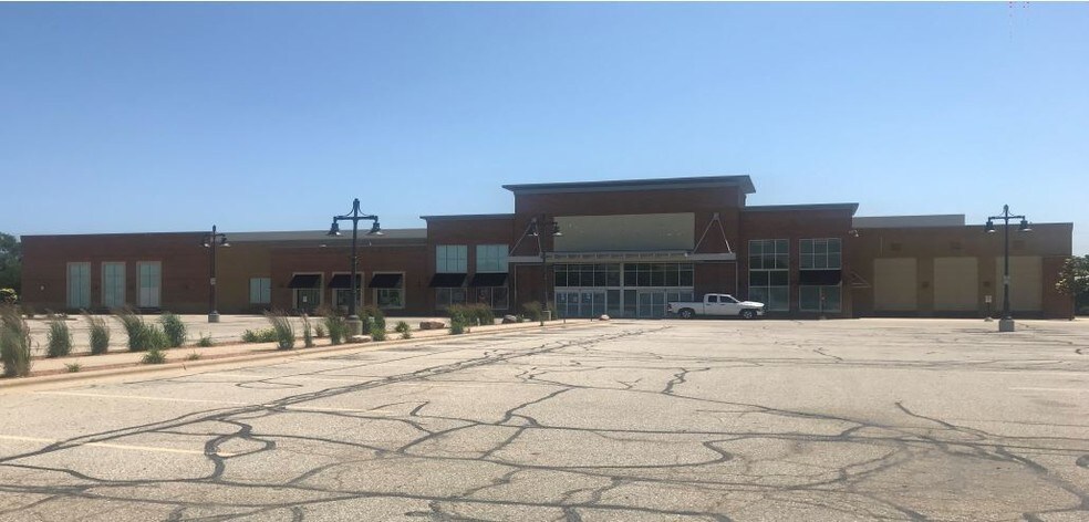 More Photos Of 1901 63rd St, Kenosha Supermarket For Lease