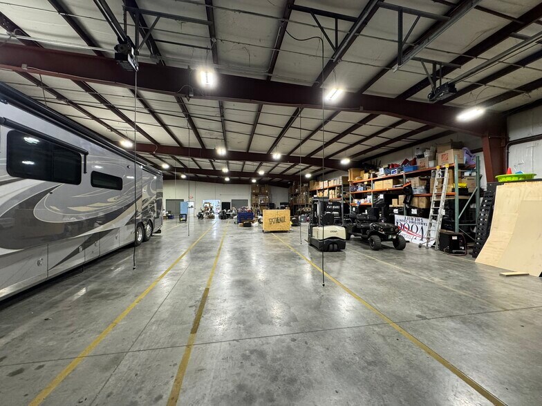 More Photos Of 3821 Industrial Blvd, Indianapolis Light Distribution For Sale