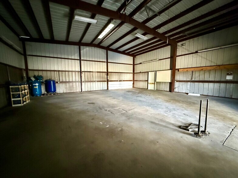 More Photos Of 906 Lincoln Ave, Robstown Industrial For Sale